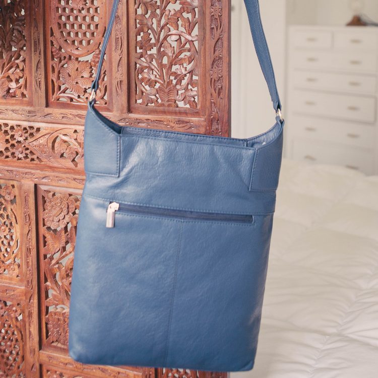 Dark blue leather shoulder bag | TradeAid