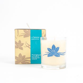 Large madagascar vanilla bean scented candle | TradeAid