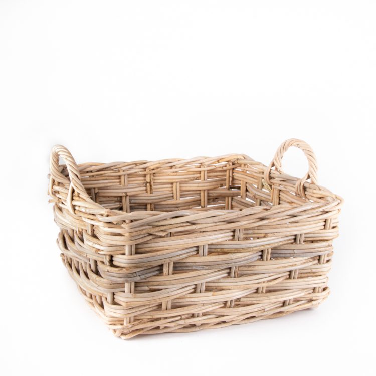 Rattan basket with handle
