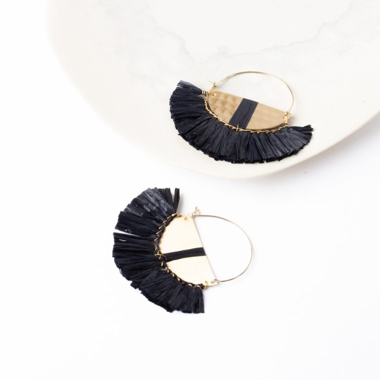 Black raffia earrings | Gallery 1