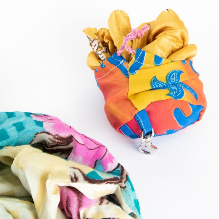 Sari fold up shopper | Gallery 2 | TradeAid