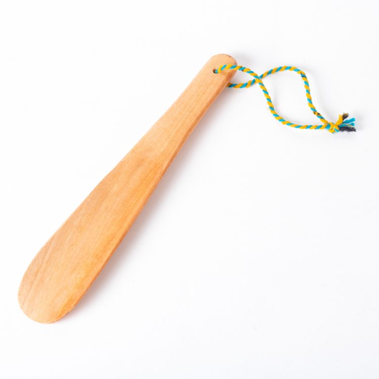 Natural wood shoe horn | TradeAid