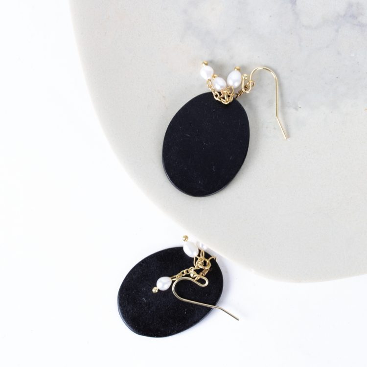 Black and white earrings | Gallery 1