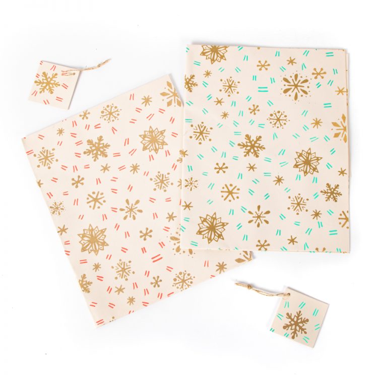 Snowflake wrap with gift tag (set of 2) | TradeAid