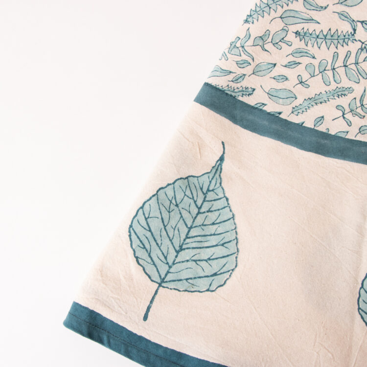 Blue leaf round tablecloth | Gallery 1