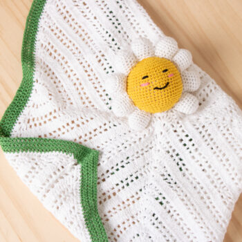 Daisy comforter | TradeAid