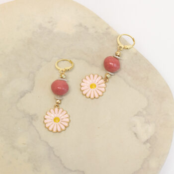 Pink daisy earrings | Gallery 1