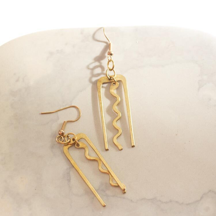 Gold wavy earrings | Gallery 1