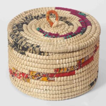Round lidded basket w sari
